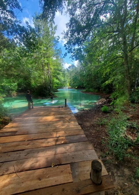 Waterfront Treehouse In A Magical Forest Waller Bagian luar foto