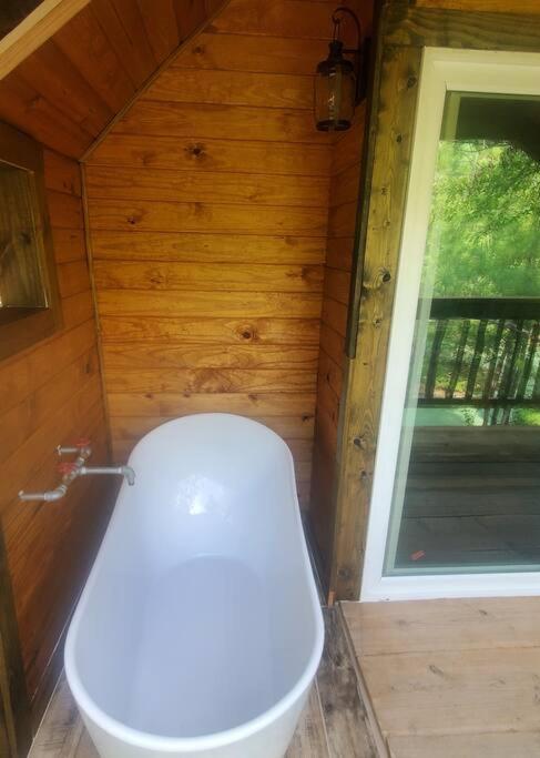 Waterfront Treehouse In A Magical Forest Waller Bagian luar foto